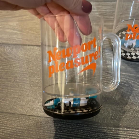 Set of 2 vintage Newport Pleasure mugs - Picture 2 of 4